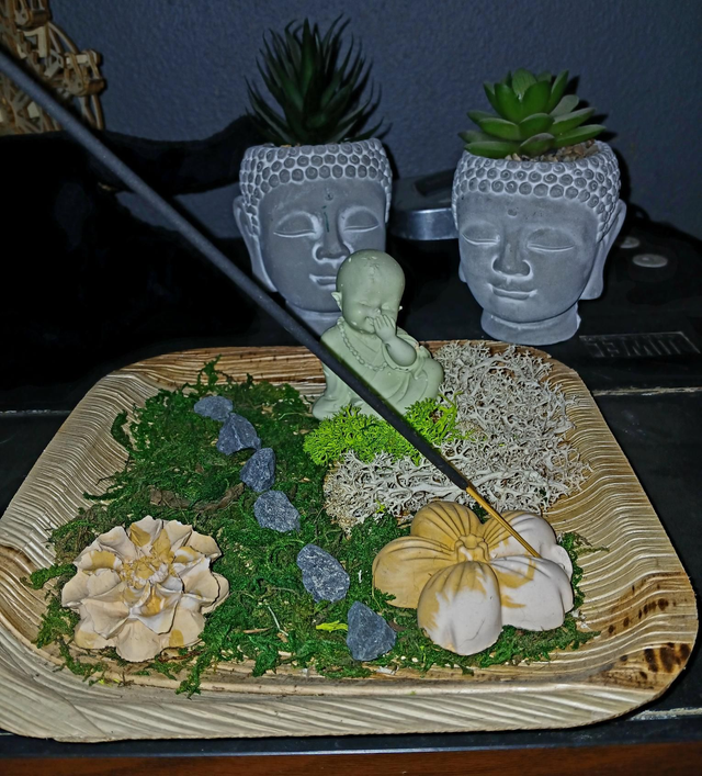 Jardin zen support encens