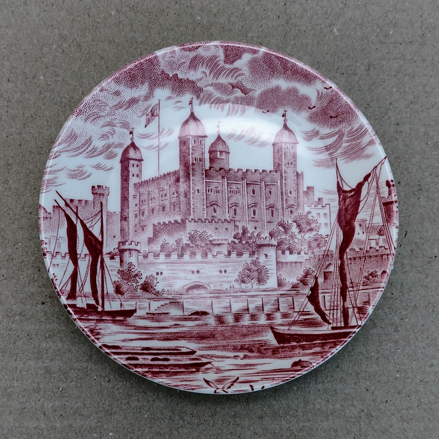 Enoch Wedgwood | Schaaltje (diameter 10,5 cm | hoogte 1,5 cm) ‘Royal Homes of Britain’ motief in roze kleur | Vintage