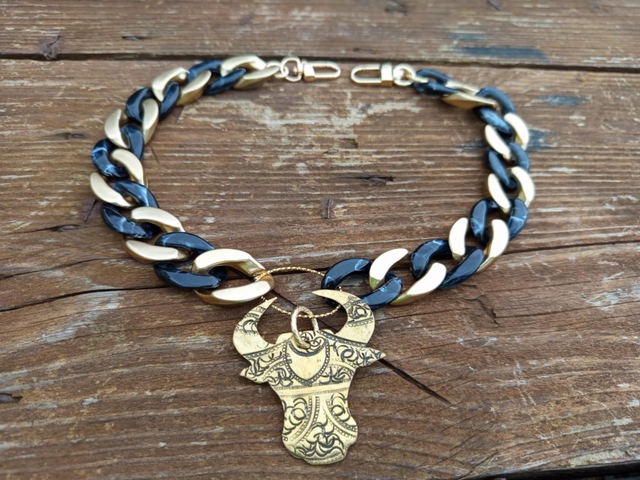 Collier en grosses mailles en acrylique Svarna Kaala