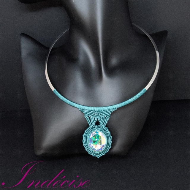 collier vert cristal AB serti en macramé sur tour de cou en acier inoxydable (hypoallergénique)