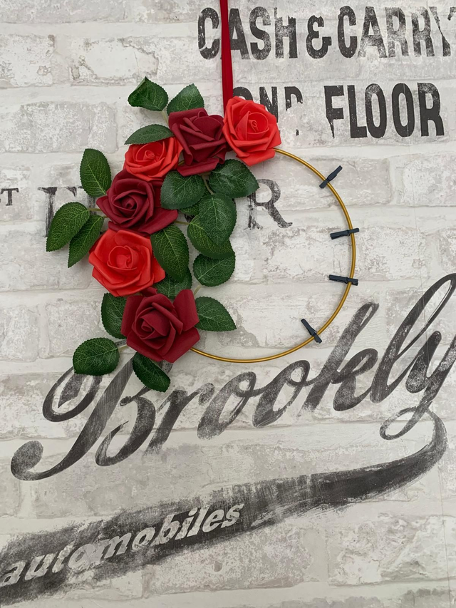 Mon accroche photo de rose en mousse rouge