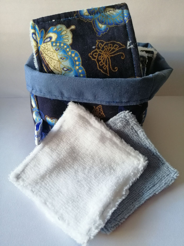 Carrés démaquillants polaire et panière assortie