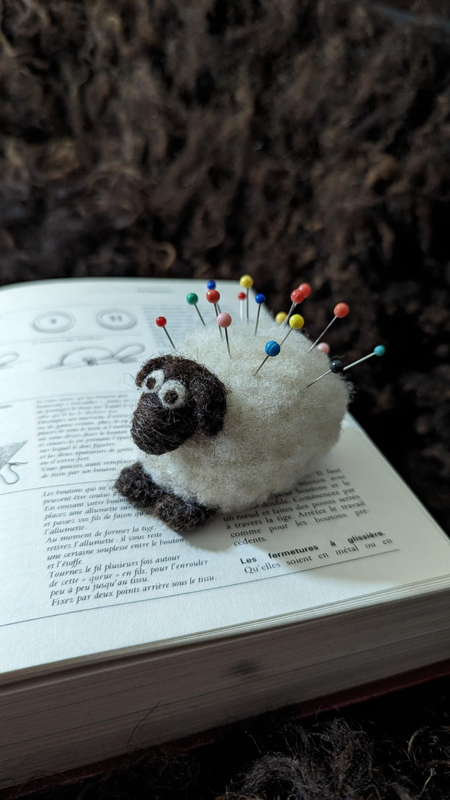 Porte épingles en laine 