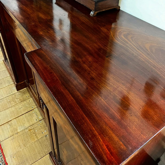 Important Regency Mahogany Breakfront Sideboard with Original Fitted Cellaret - England, circa 1825–1840