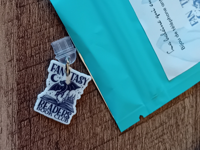 Bijou de téléphone anti-poussière “Fantasy Reader Book Club” – Accessoire pour liseuse, smartphone iOS & Android