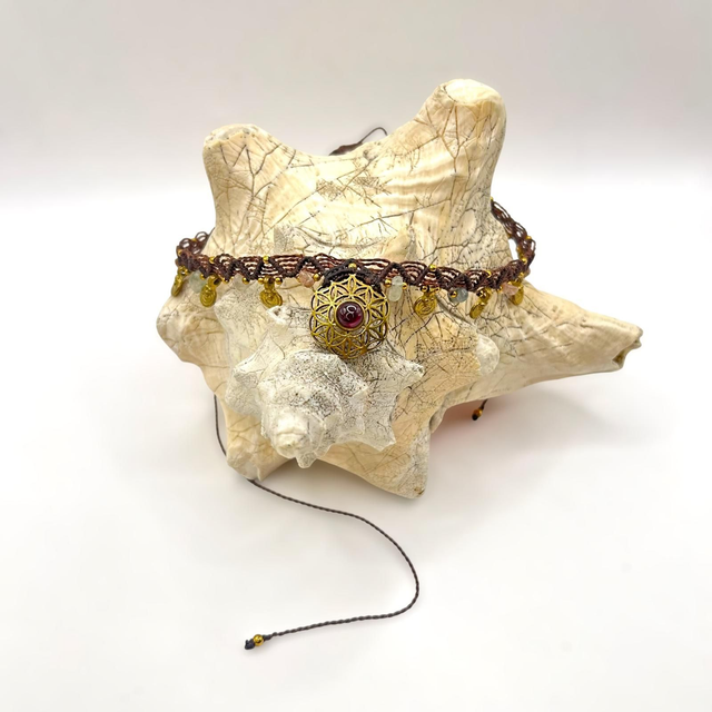 Collier SACRA – Grenat &amp; micro-macramé