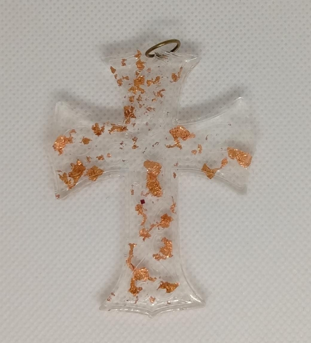 Croix avec inclusion de feuilles cuivrées 