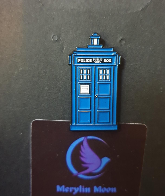 Police Call Box Pin Badge 