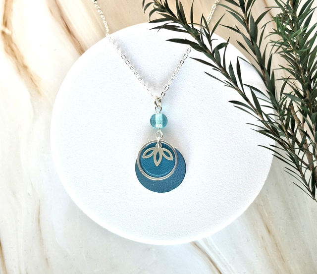 Collier INDISPENSABLE Plaqué Argent Cuir Topaz Blue Viridiant Green