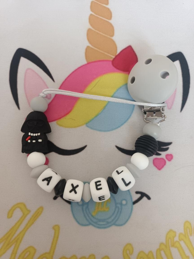 Attache tétine Dark