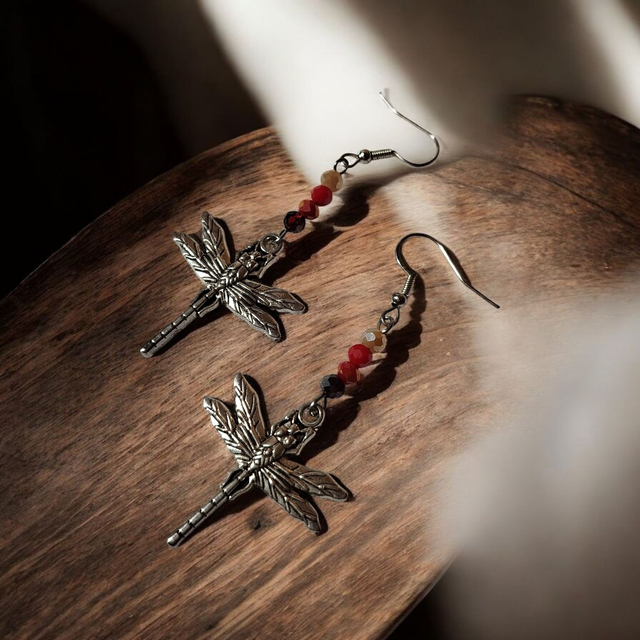 Boucles d&#039;oreilles rouge et argenté