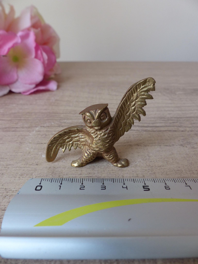 Figurine Miniature Hibou en Laiton Vintage – Statuette Hibou Ailes Déployées – Oiseau en Colère Décoratif – Collection Animaux en Laiton