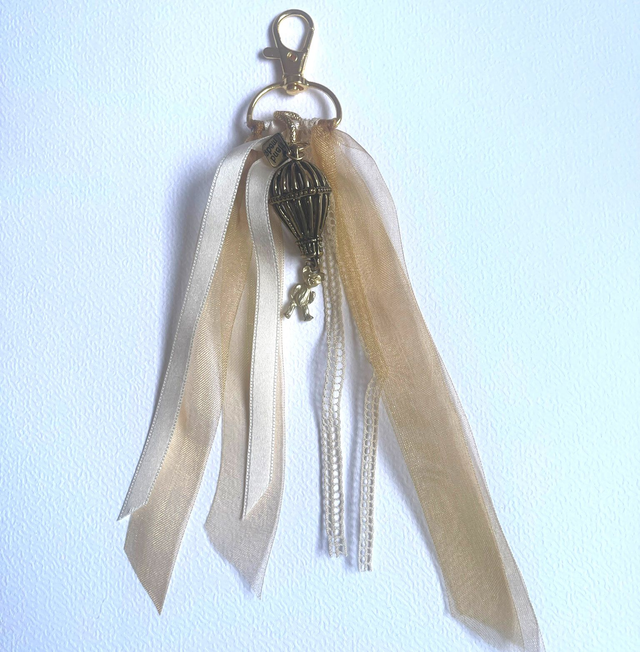 BS10- Bijoux de Sac ruban et figurine
