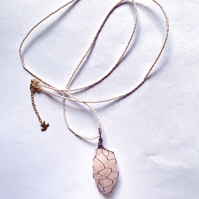 C39 - Collier perles en verre et quartz rose 