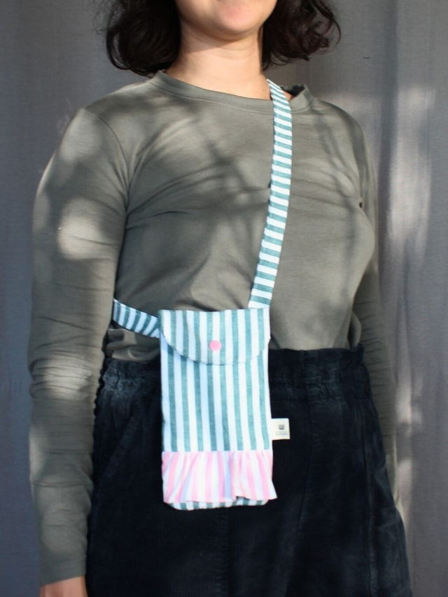 Pochette à sangle Prune  - 99% upcyclée, fabriquée en Occitanie