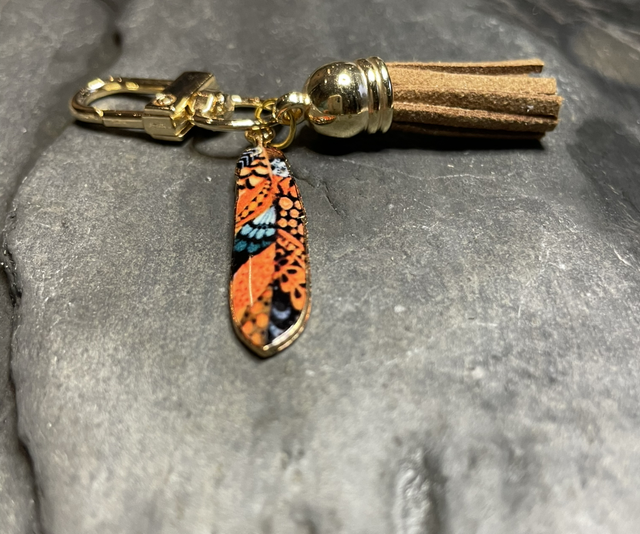 Clip-on charm golden tassel with feather mix colours