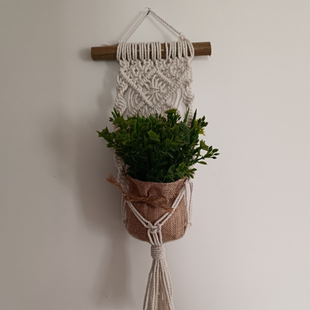 Porte plante mural en macramé losanges écru