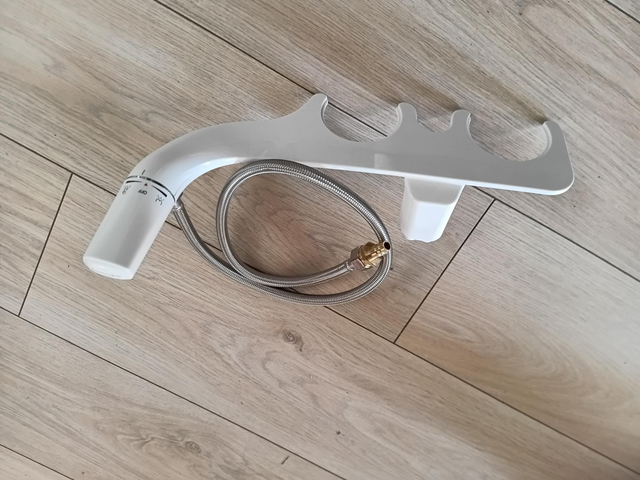 Kit Wc japonaise pour toilettes sèches et autres uniquement compatible avec la douche Autumnhome version raccord rapide.