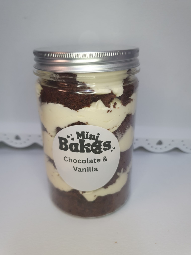 Chocolate &amp; Vanilla Cake Jar 