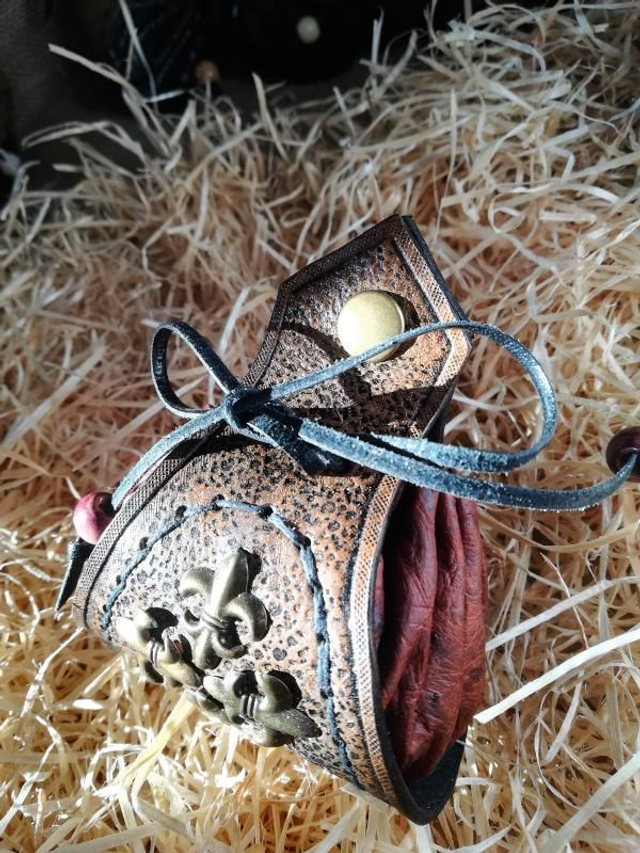 Bourse médiévale en cuir &quot;4 fleurs de lys&quot;