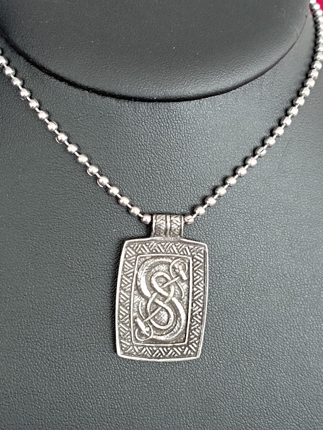 Pendentif Serpents d'Urnes