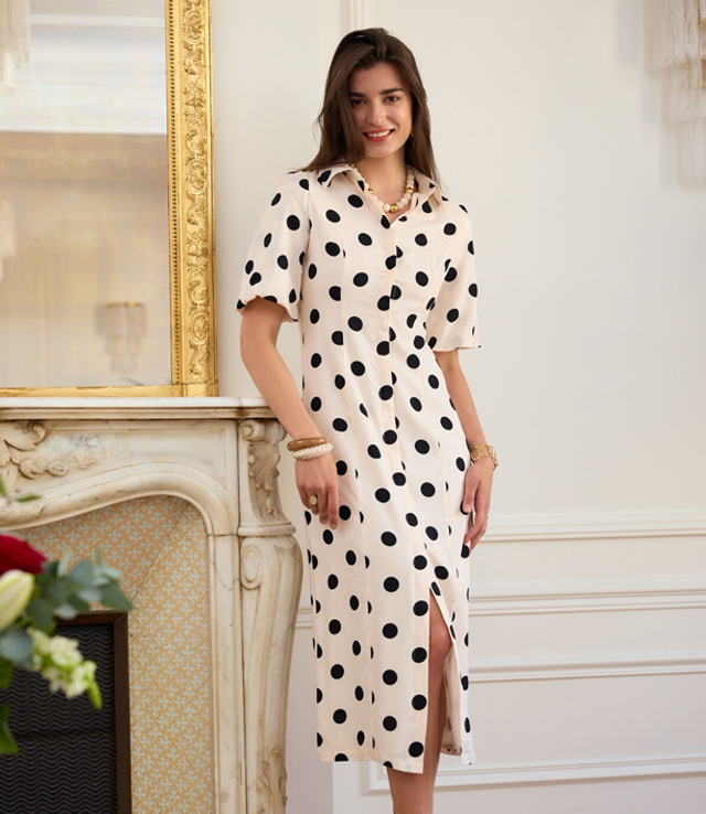 58-0. Robe mi-longue à manches courtes