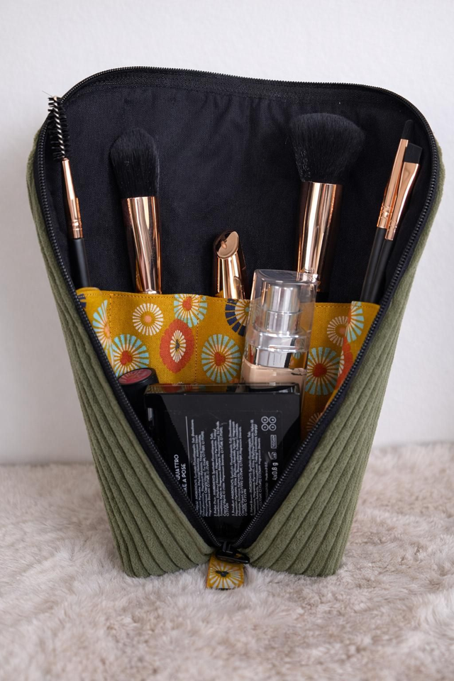 Trousse à maquillage nomade velours côtelé kaki