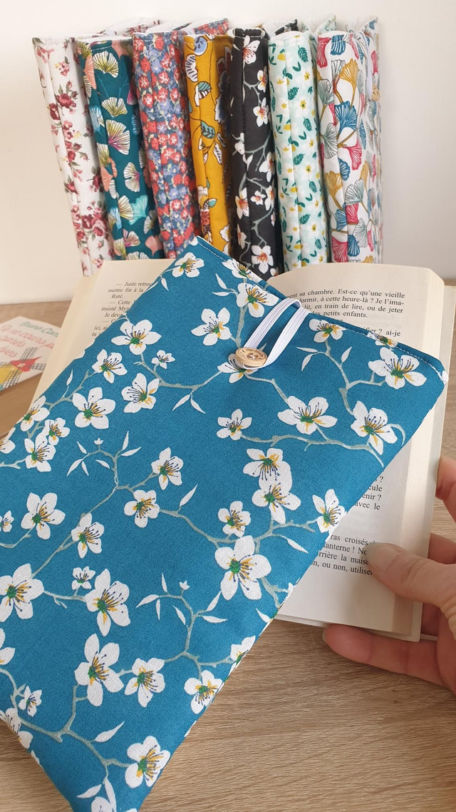 Pochette/couvre livre fleurs cerisier bleu 