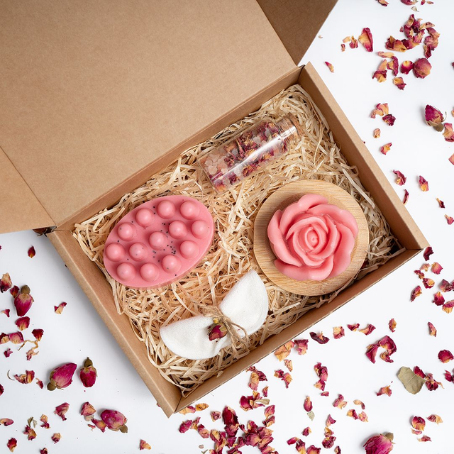 Rose Gift for her, birthday Gift Box, Handmade Gifts, natural vegangifts, plant based, gift for mum, plastic free gifts