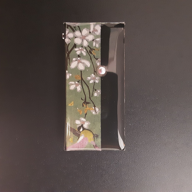 Broche rectangle collection japon fond noir et décor oiseau et rameau fleuri blanc