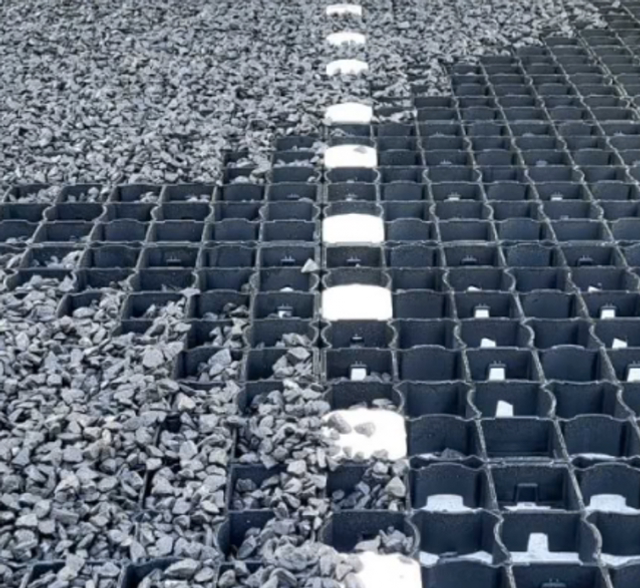  Dalle NG040 noire - 500x500 mm - Hauteur 40 mm - Nidaplast ( prix au m2 )