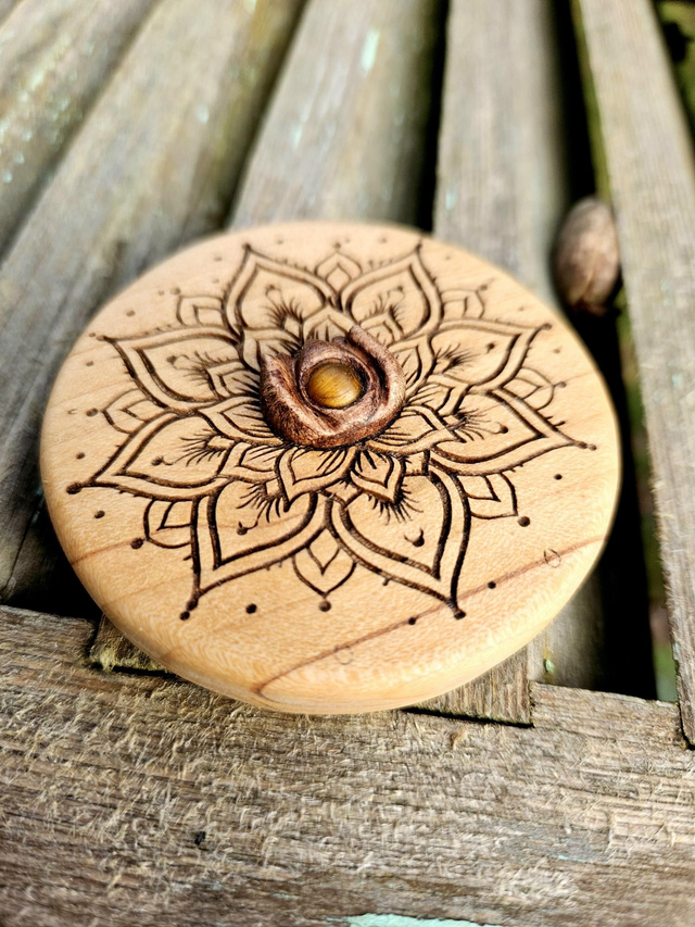 Miroir de Poche en Bois & Œil de Tigre – Force et Protection