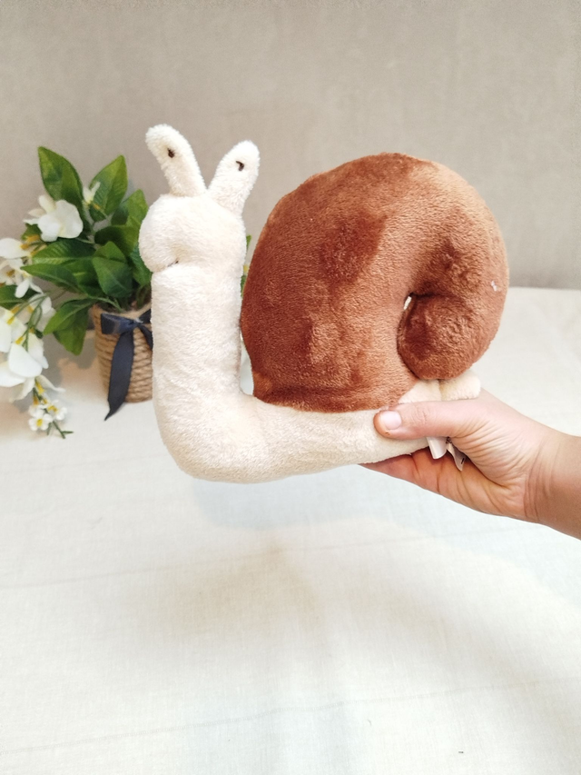 Peluche escargot rouille