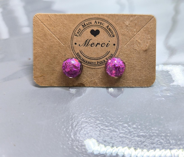Petites boucles d'oreilles ronde rose pailletté 