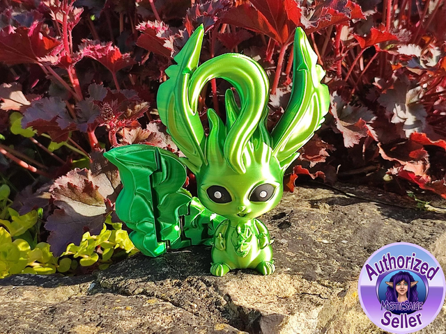 3D Printed Leafeon Figure with Flexi Tail – Articulated Grass Creature Collectible – Cute Desk Companion – Pokémon Inspired Fan Art