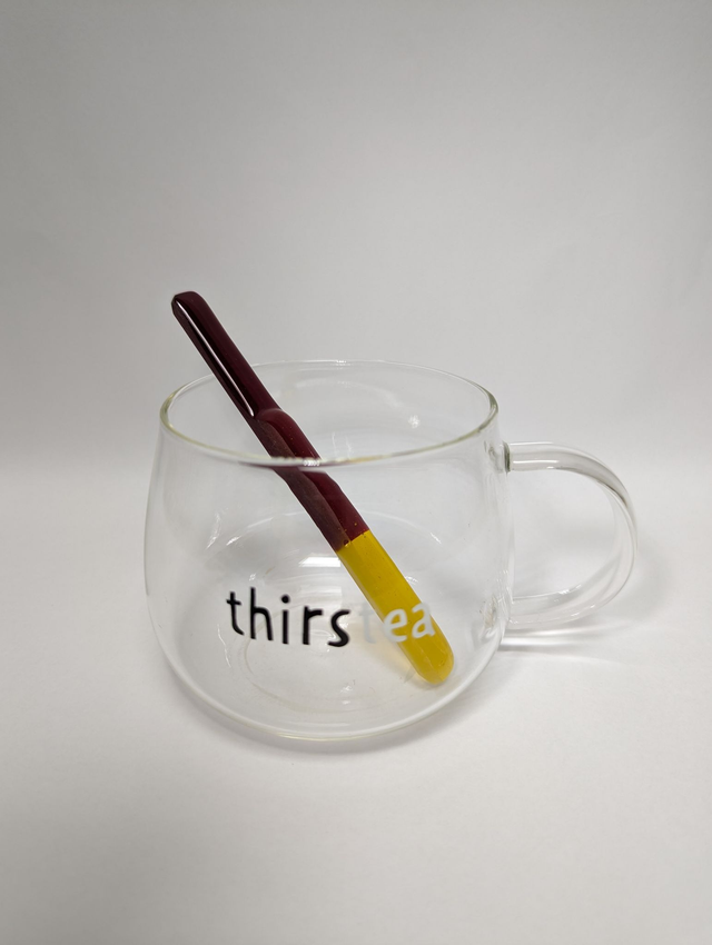 Touillette en verre rouge et jaune