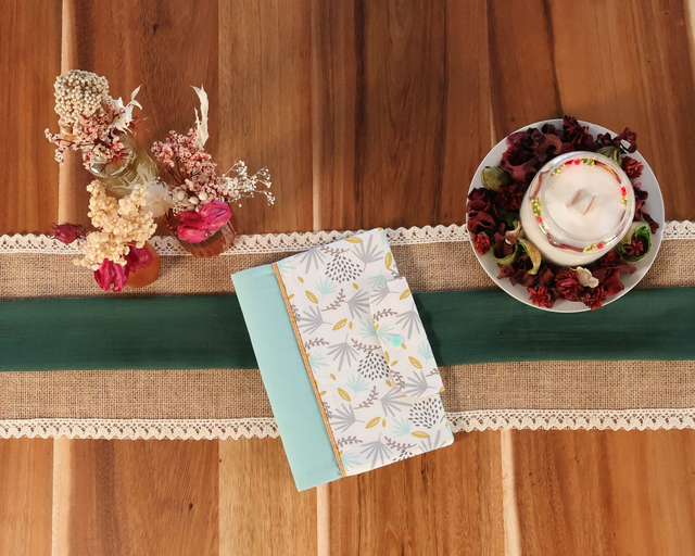 Feuille - Bleu ciel biais doré