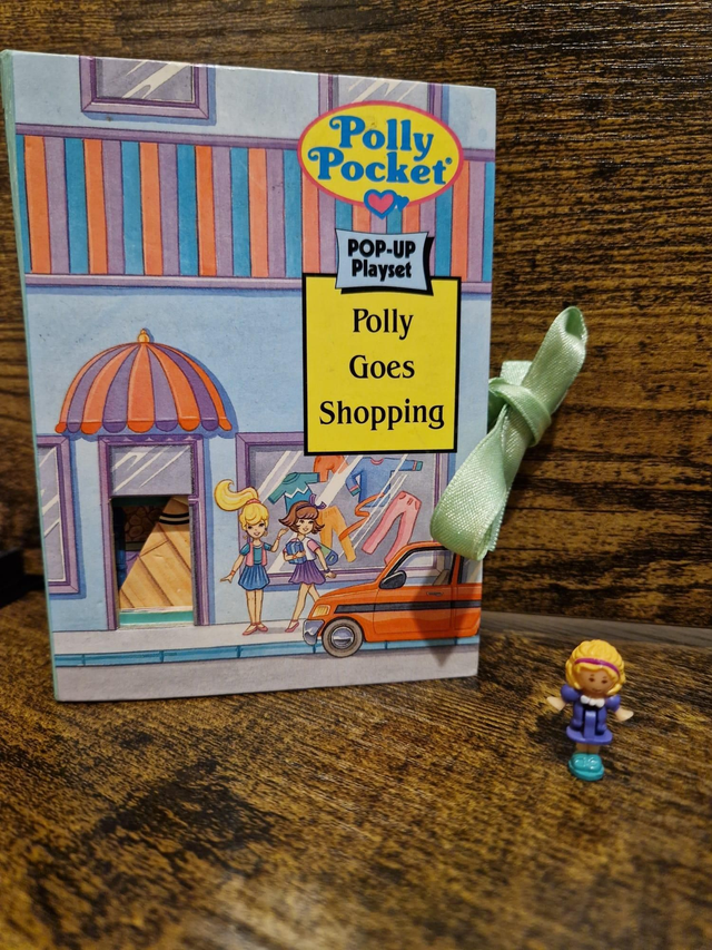 Polly Goes Shopping 