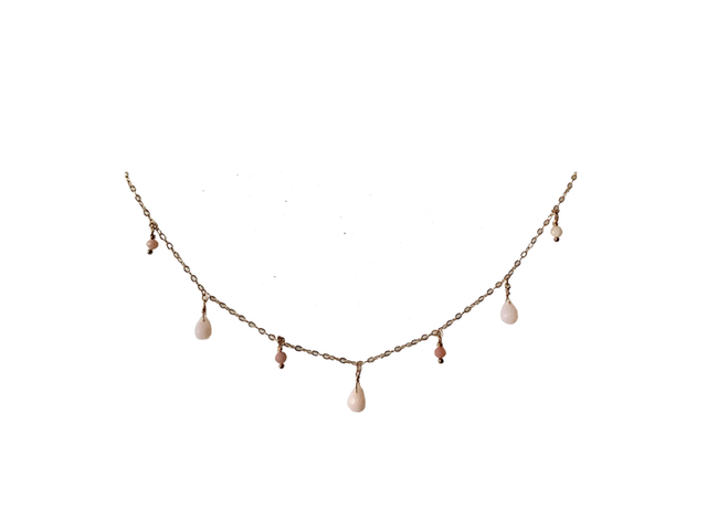 Collier, en or rose laminé (Goldfilled) , habillé d’Opales roses naturelles (longueur 42cm)