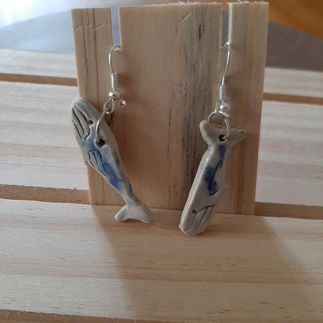 Boucles d&#039;oreilles baleines bleues