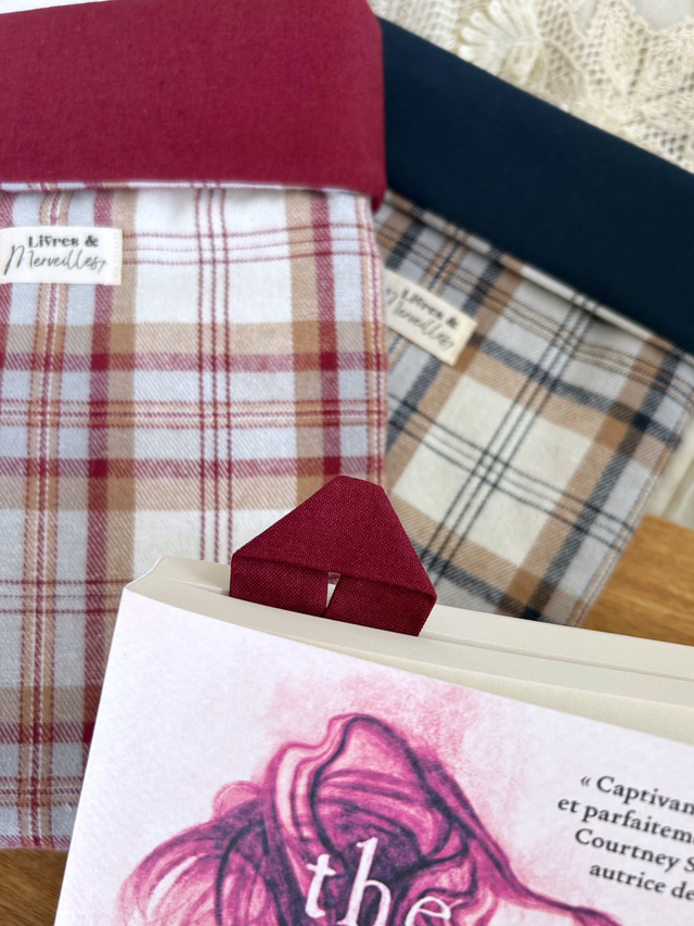 Marque-page Claire en flanelle tartan bordeaux – fait main