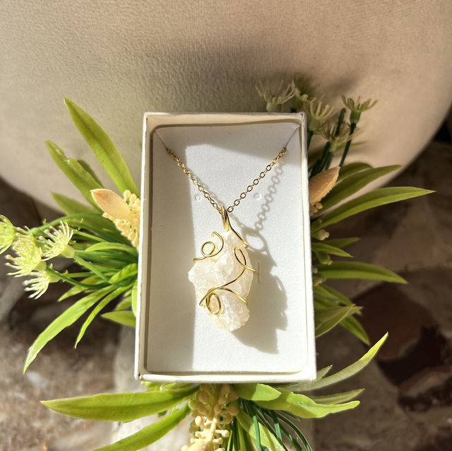 Agata bianca grezza . Prov : Madagascar 🇲🇬 , acciaio inox 