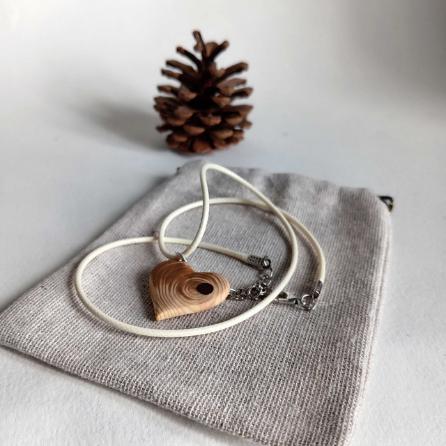 Pendentif coeur séquoia