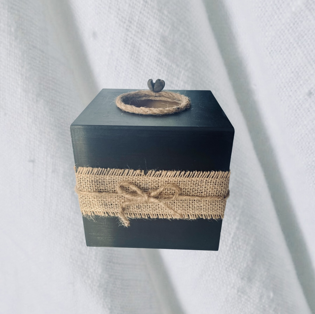 Boite à mouchoirs cube noire et jute 