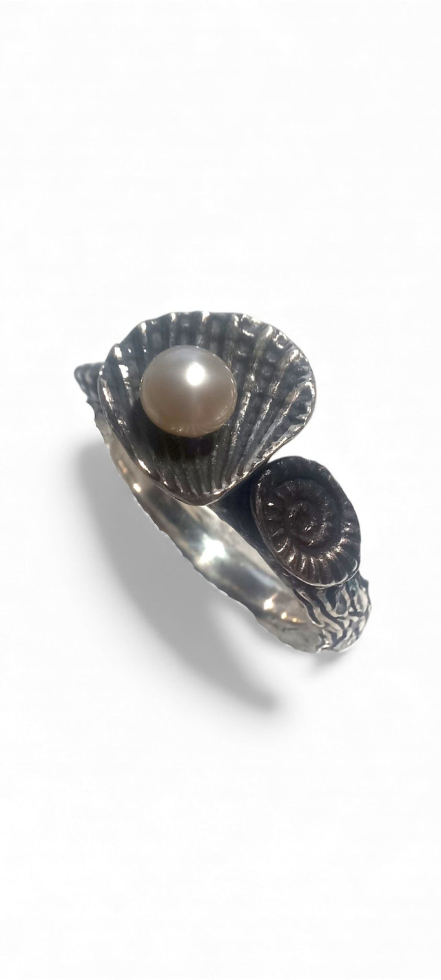Chunky textured ring with real pearl and shell embelishments UK Size R