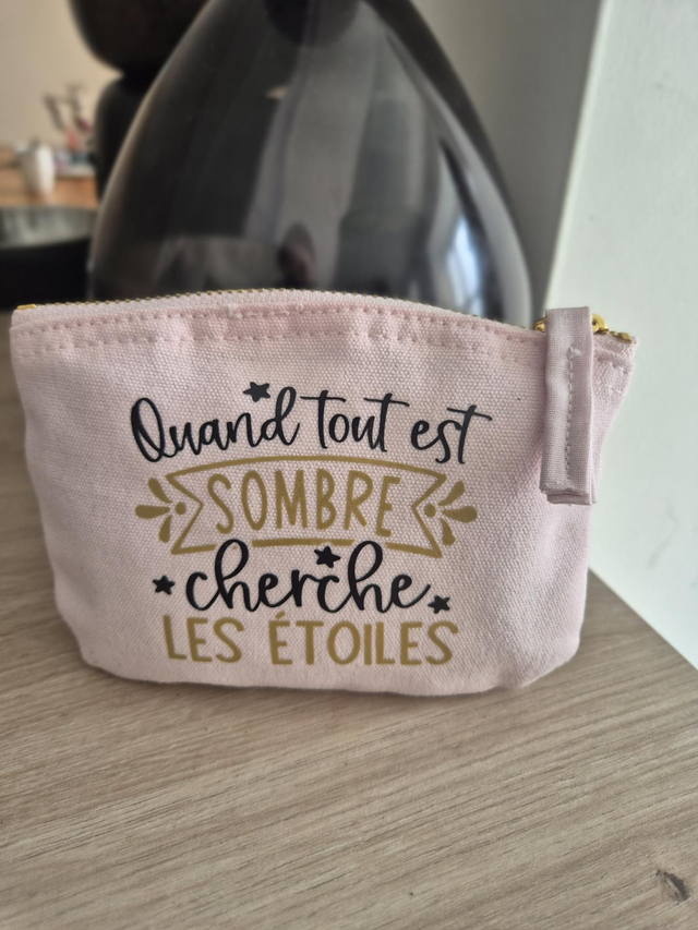 Porte monnaie rose &quot; Quand tout est sombre...&quot;