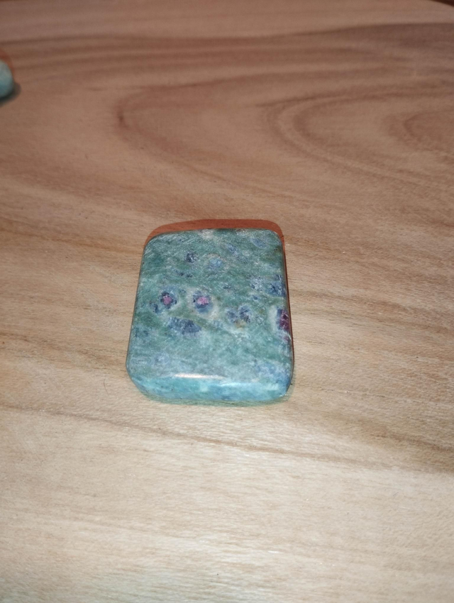 Rubis sur zoisite ou anyolite