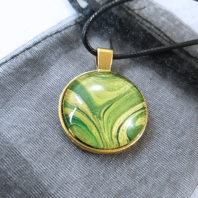 TRESOR DE LA FORET - Collier - Vert &amp; doré nacré