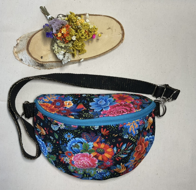 Banane en velours noir fleuri