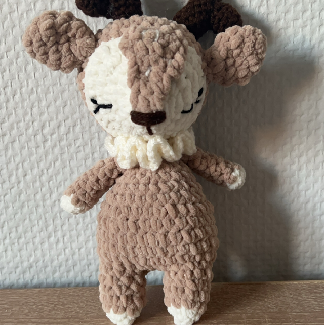 🦌 Cerf au Crochet 🦌